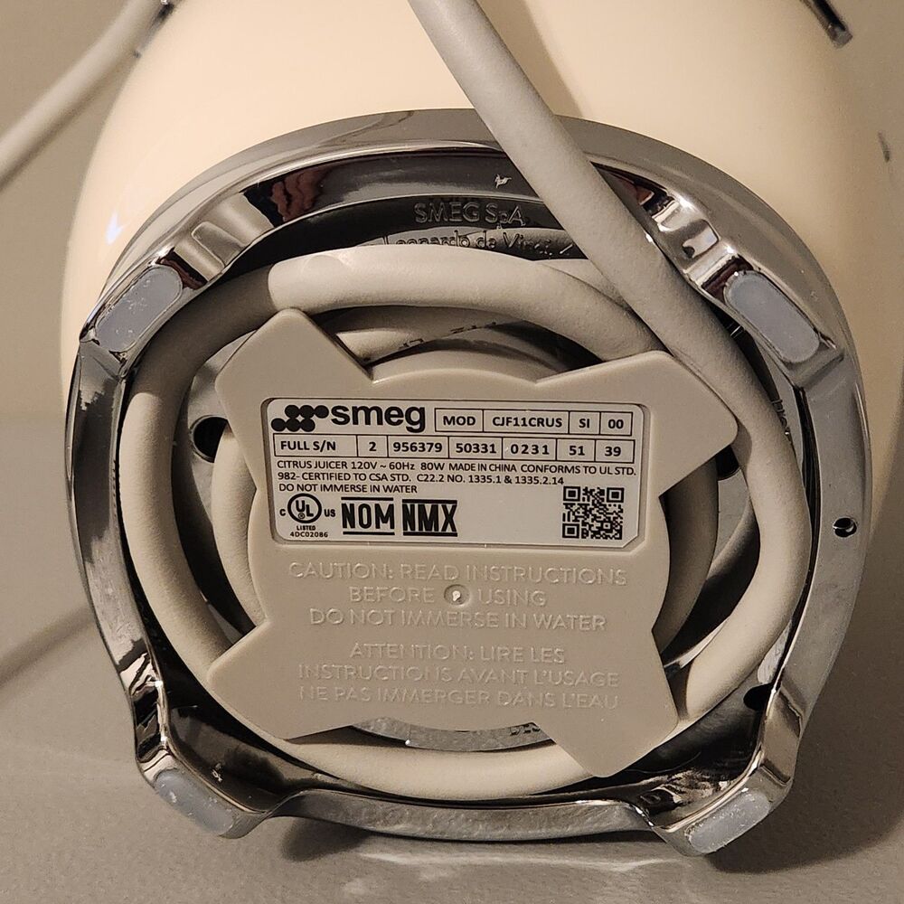 SMEG Retro-Style Electric Citrus Juicer [CJF11] Cream Color Brand New Glossy - Picture 4 of 6